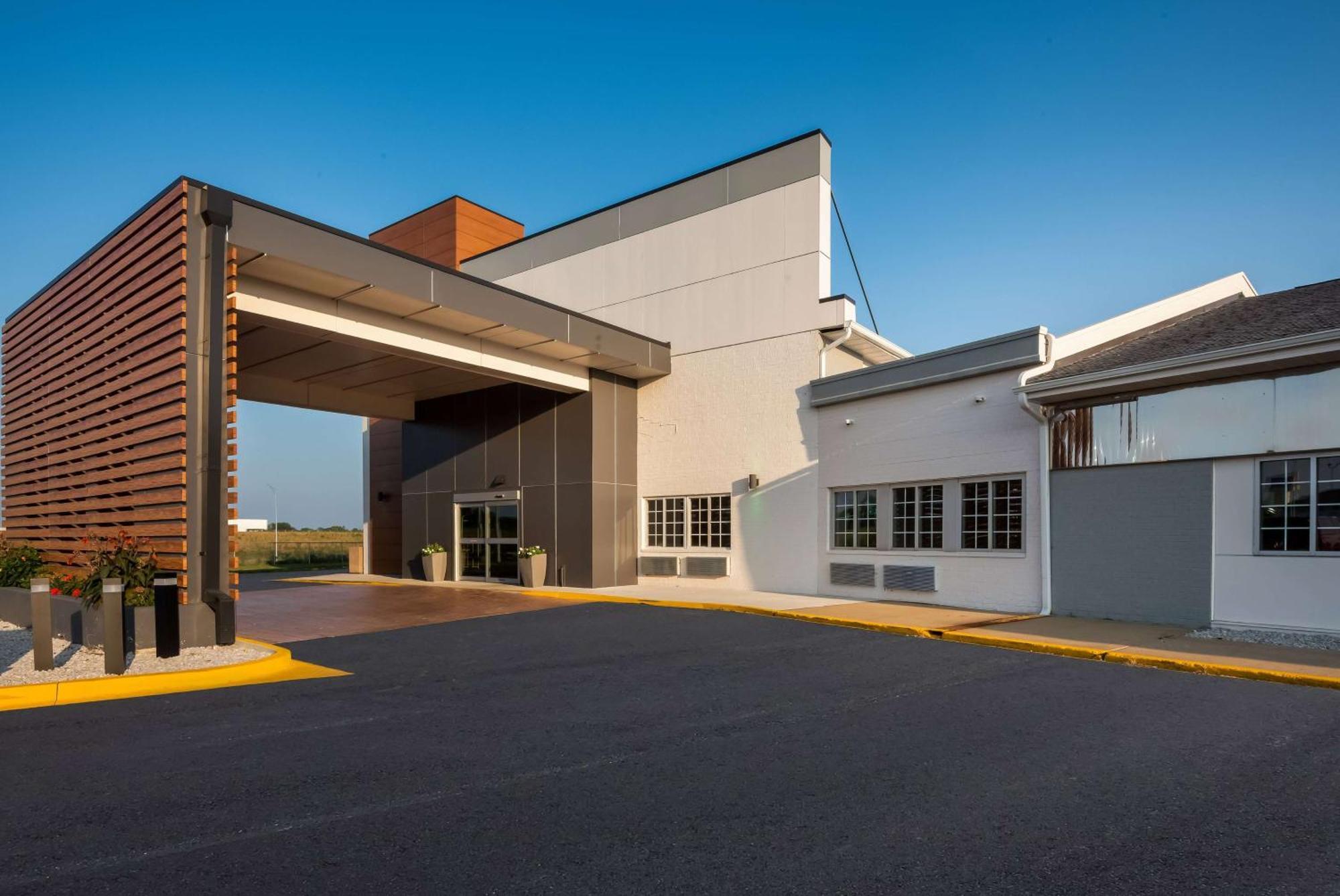 Wyndham Garden Hotel 3*